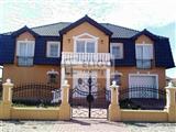 Exklusivní vila v Šestajovicích u Prahy s pozemkem 768 m2 Exklusivní vila v Šestajovicích u Prahy s pozemkem 768 m2
